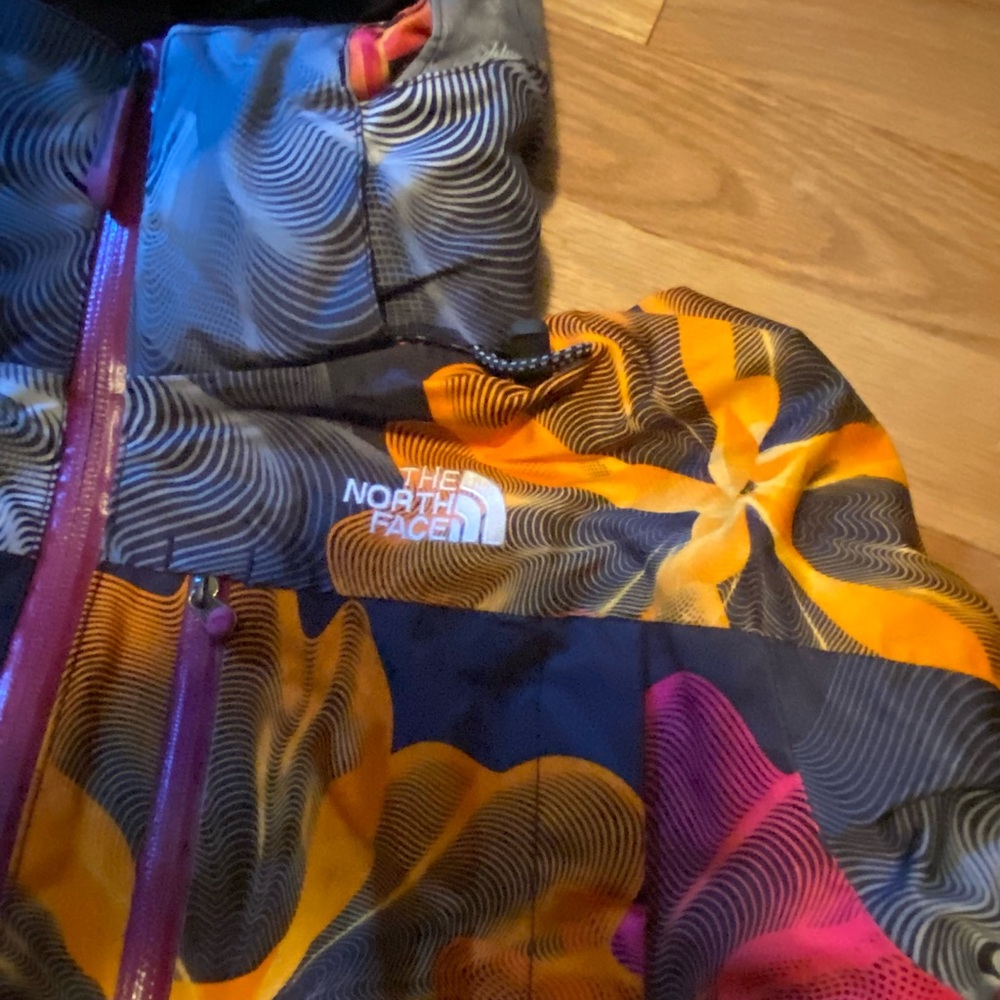 #86 North Face Black w Colourful Pattern